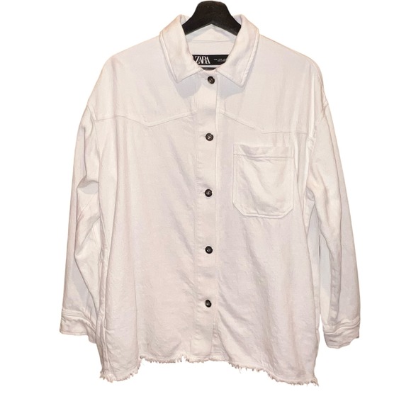 Zara Jackets & Blazers - Zara Oversized White Denim Jacket Womens S‎ Frayed Hem Button Down Shacket